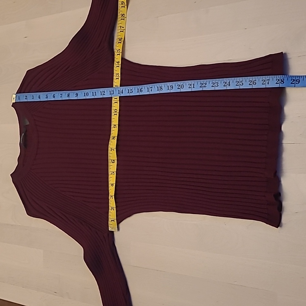 EUC Y2K Claiborne Mens Fitted Ribbed Stretchy Maroon Sweater - Picture 6 of 10